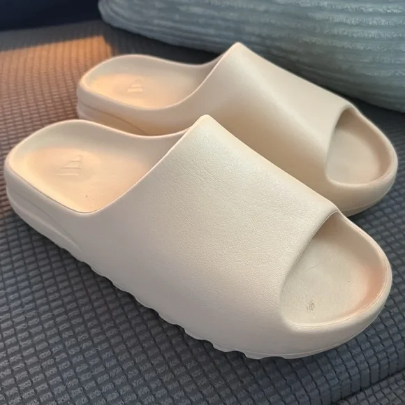 Yeezy adidas slides - Picture 2 of 4